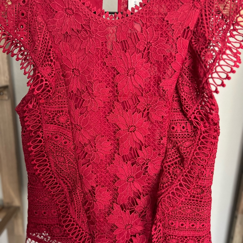 Red lace sleeveless top